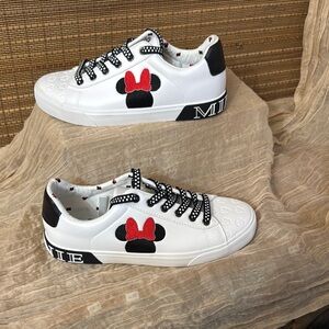 NWOT Ground Up Minnie Mouse Sneakers size 8.5
